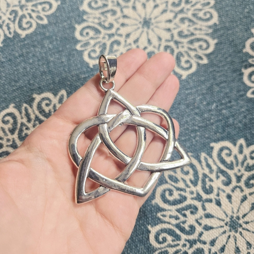 New Oversized Silver Celtic Knot Pendant - Picture 2 of 3